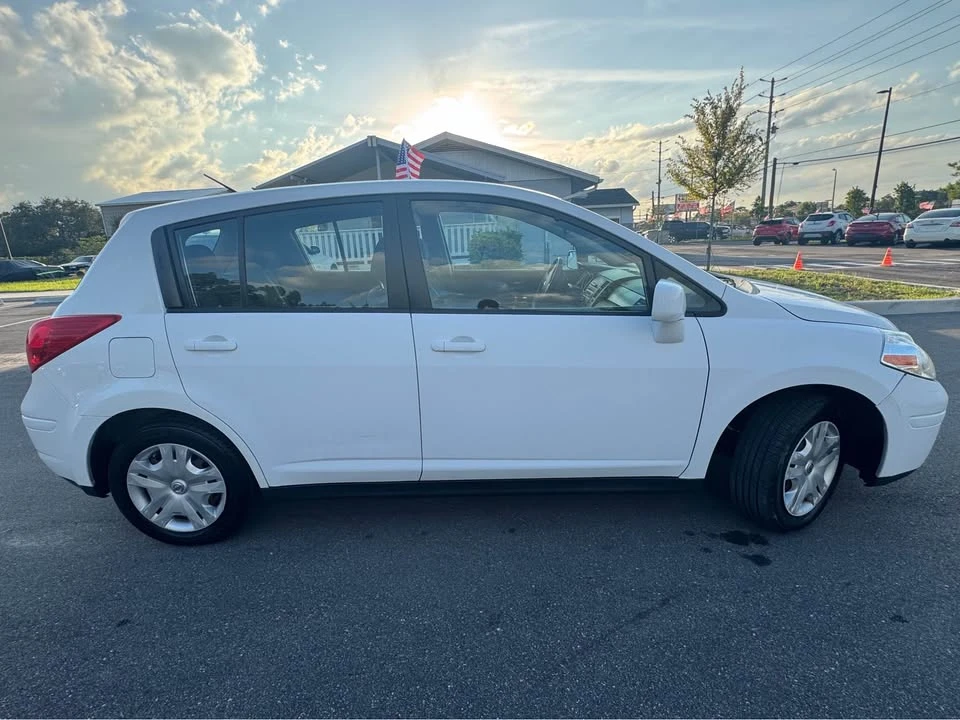 2011 Nissan Versa - Image 4 of 16