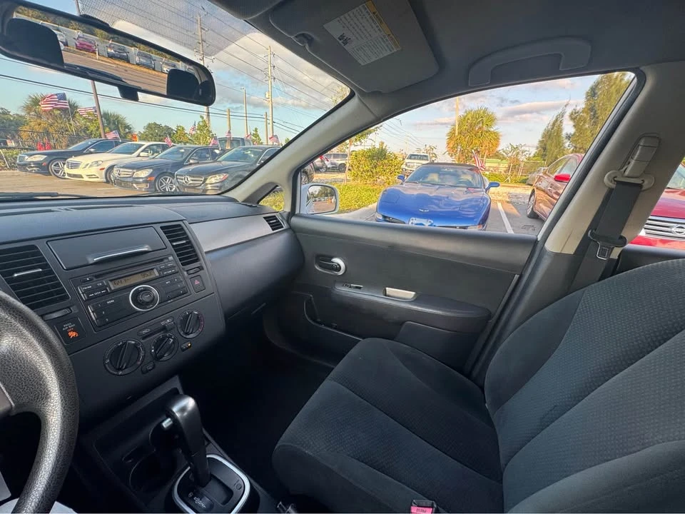 2011 Nissan Versa - Image 13 of 16