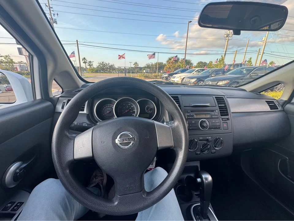 2011 Nissan Versa - Image 11 of 16