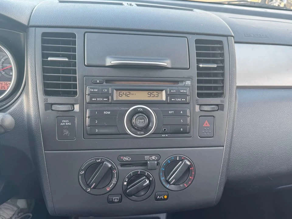 2011 Nissan Versa - Image 14 of 16