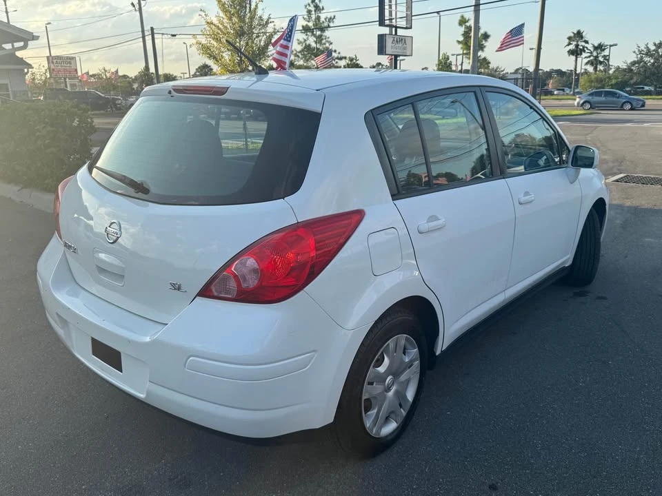 2011 Nissan Versa - Image 5 of 16