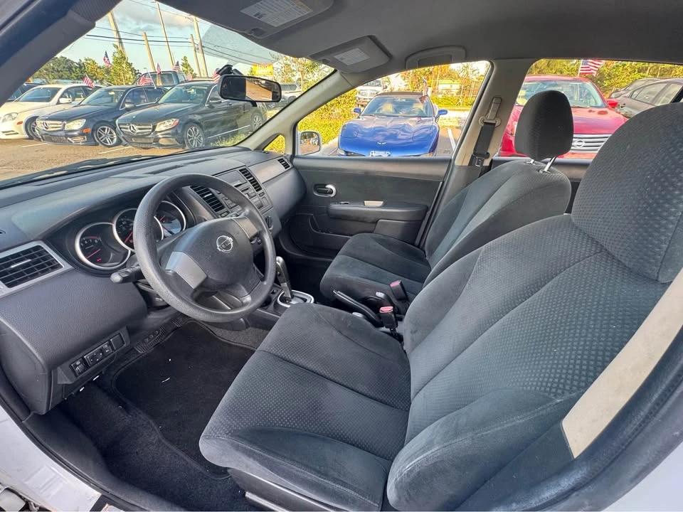 2011 Nissan Versa - Image 10 of 16