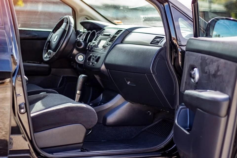 2011 Nissan Versa - Image 11 of 16