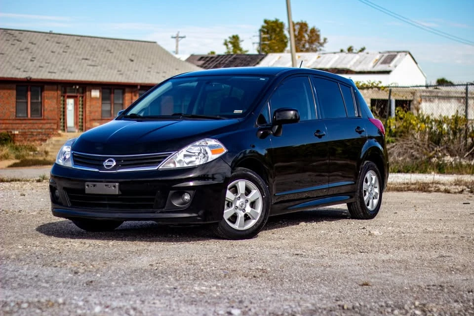 2011 Nissan Versa - Image 2 of 16