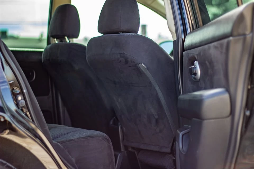 2011 Nissan Versa - Image 9 of 16
