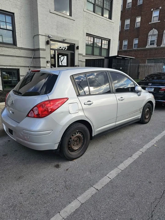 2011 Nissan Versa - Image 4 of 9