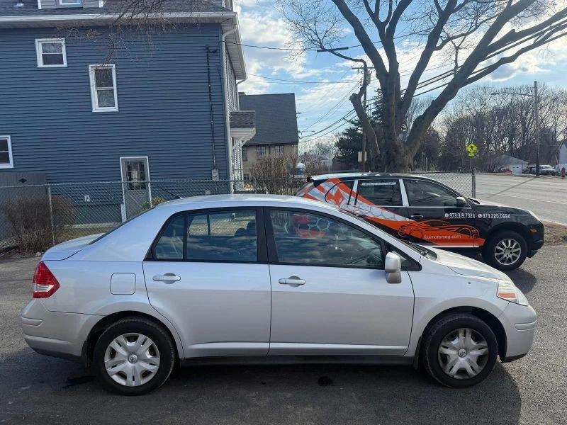 2011 Nissan Versa - Image 5 of 12