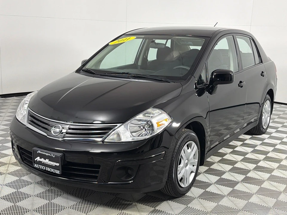 2011 Nissan Versa - Image 10 of 12