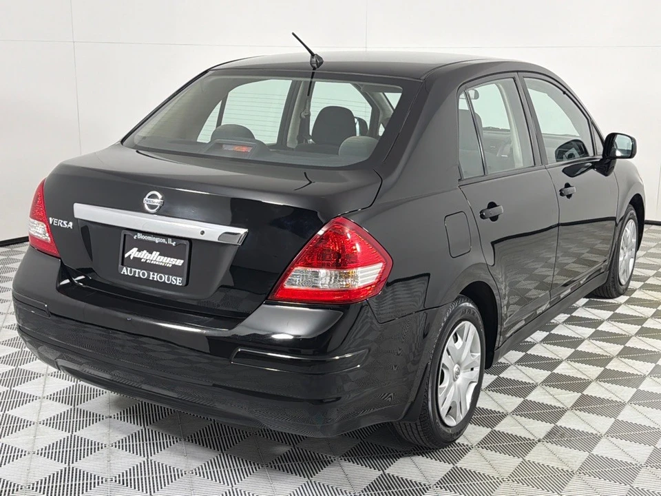 2011 Nissan Versa - Image 5 of 12