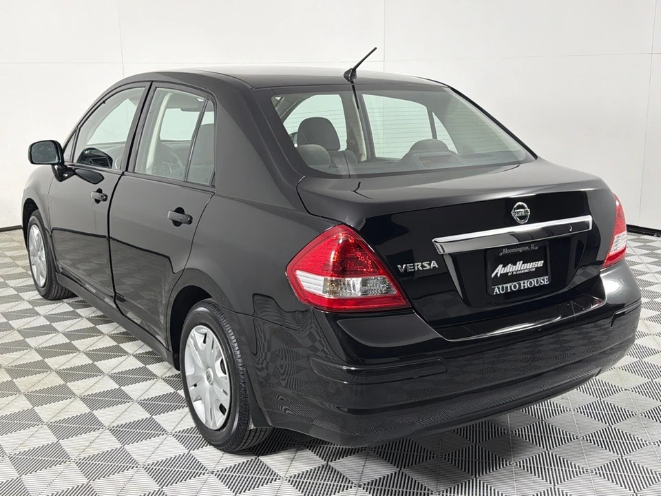 2011 Nissan Versa - Image 7 of 12
