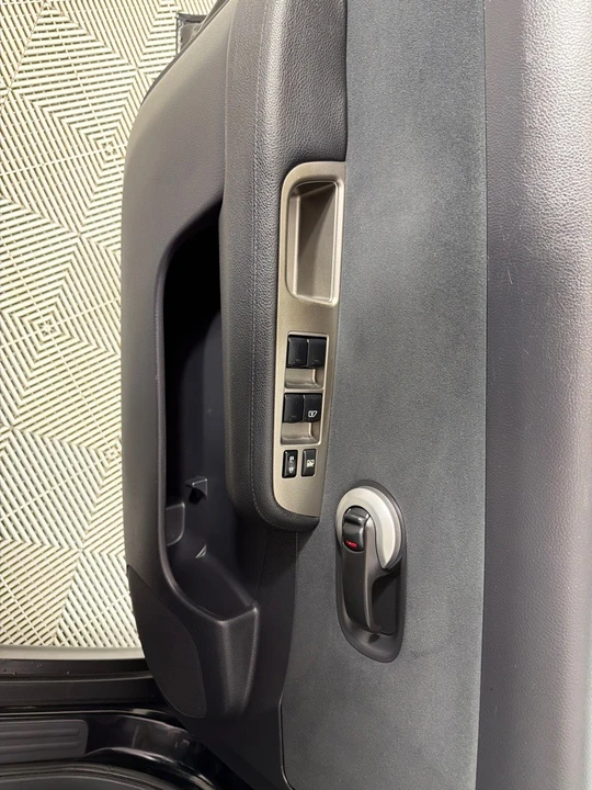 2011 Nissan Versa - Image 11 of 12