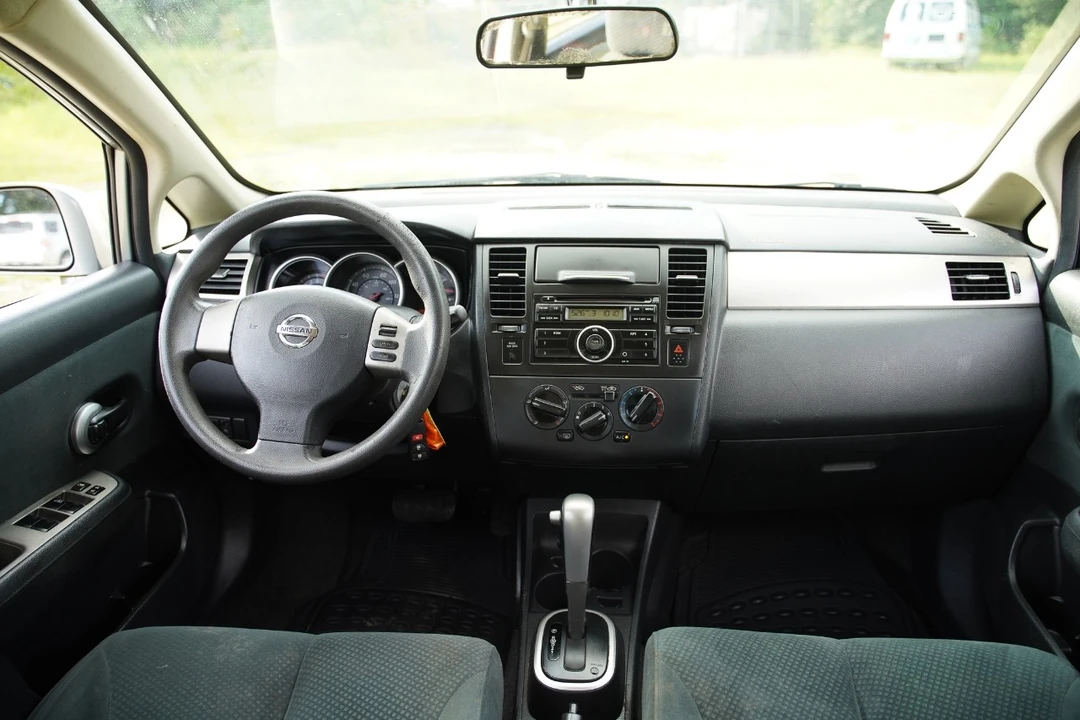 2011 Nissan Versa - Image 2 of 12