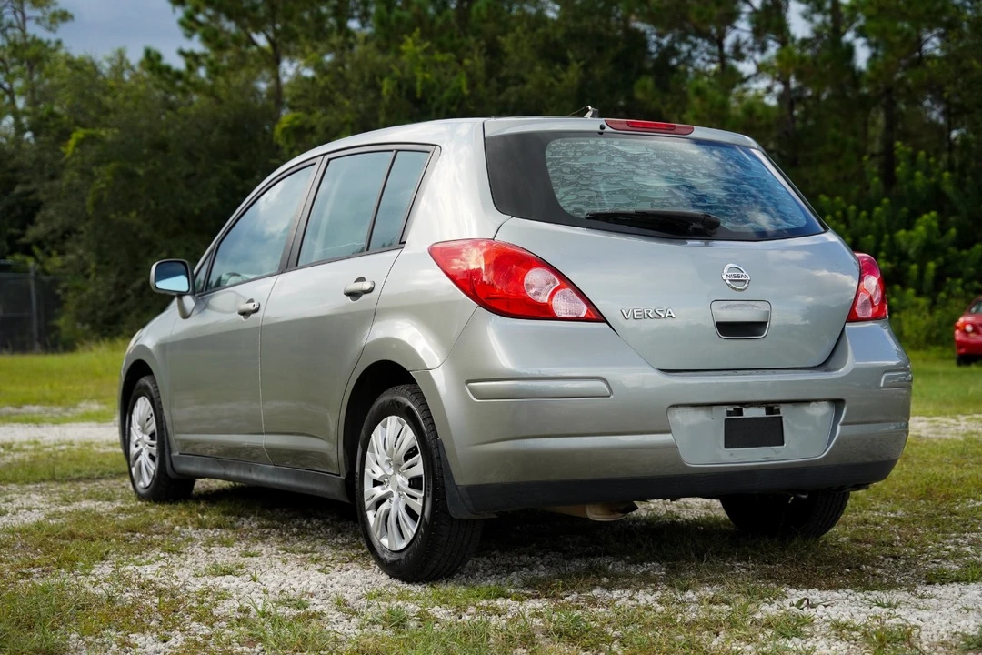 2011 Nissan Versa - Image 5 of 12
