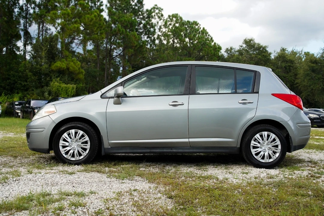 2011 Nissan Versa - Image 3 of 12