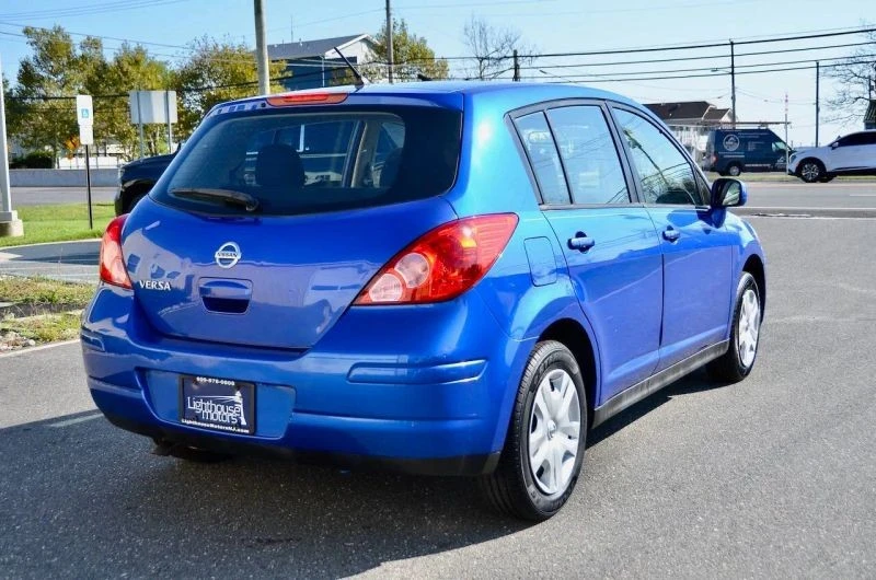 2011 Nissan Versa - Image 10 of 12
