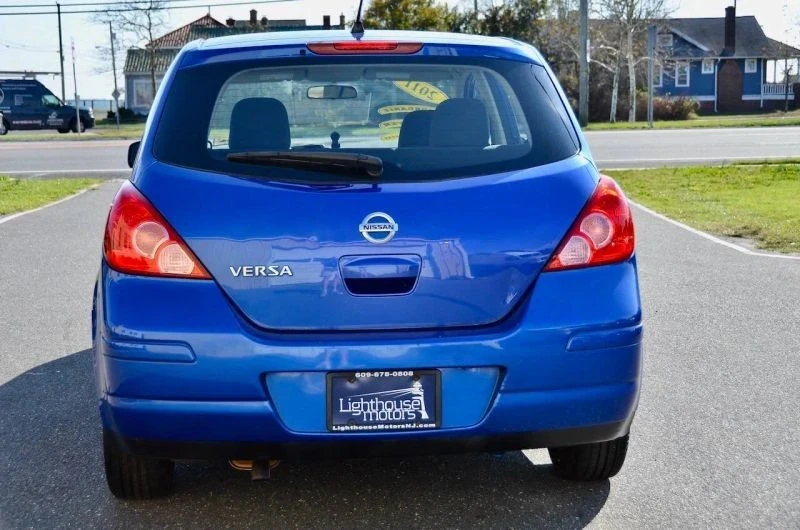 2011 Nissan Versa - Image 9 of 12