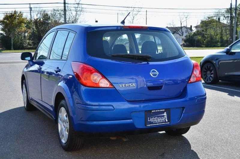 2011 Nissan Versa - Image 8 of 12