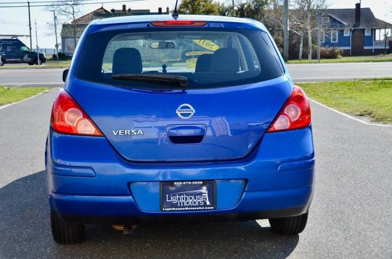 2011 Nissan Versa - Image 9 of 12