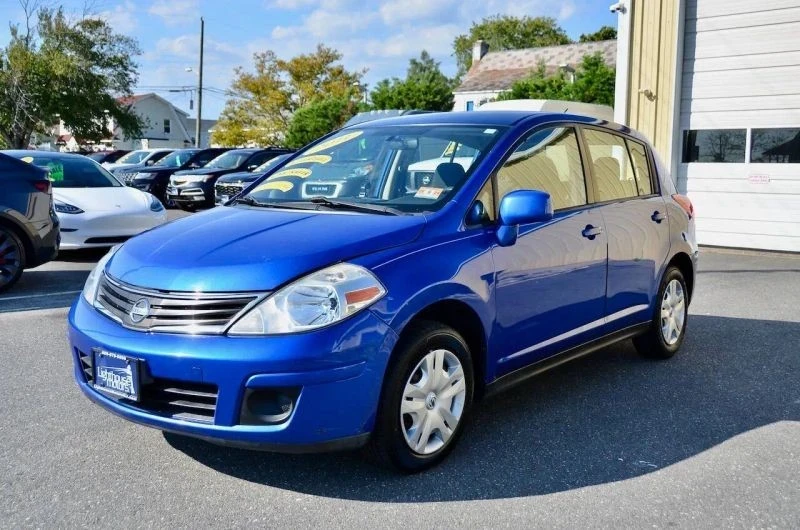 2011 Nissan Versa - Image 5 of 12