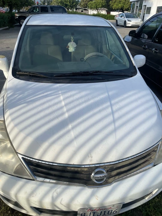 2011 Nissan Versa - Image 2 of 5