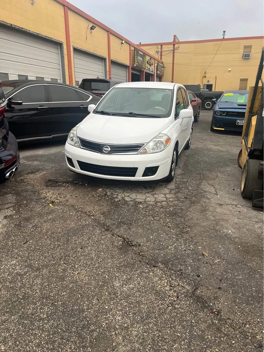 2011 Nissan Versa - Image 3 of 9