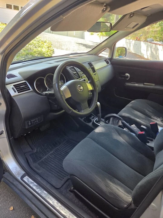 2011 Nissan Versa - Image 10 of 15