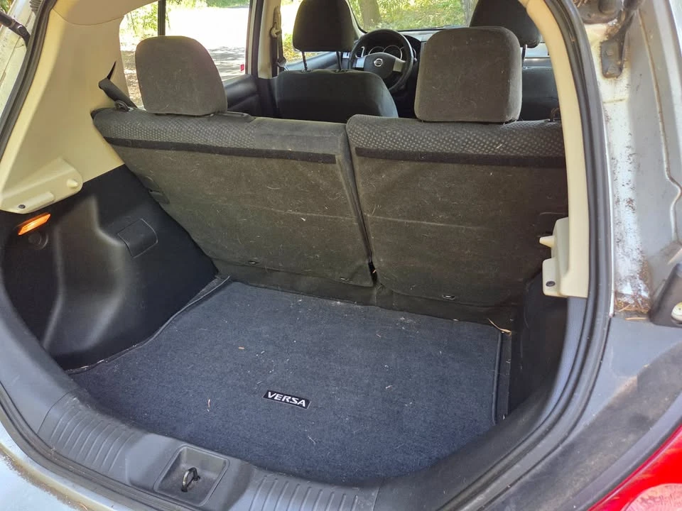 2011 Nissan Versa - Image 8 of 15
