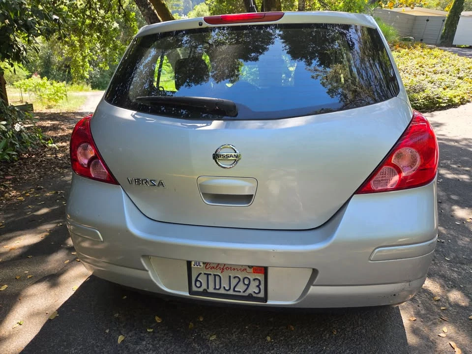 2011 Nissan Versa - Image 5 of 15