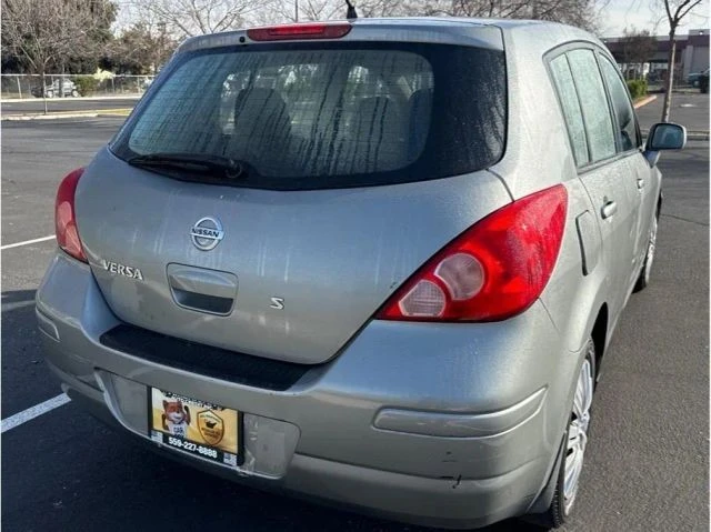 2011 Nissan Versa - Image 2 of 10