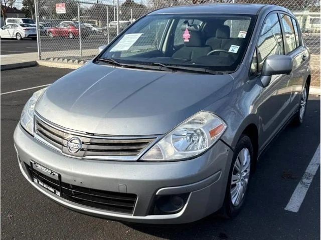 2011 Nissan Versa - Image 6 of 10