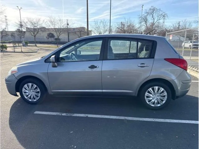 2011 Nissan Versa - Image 5 of 10