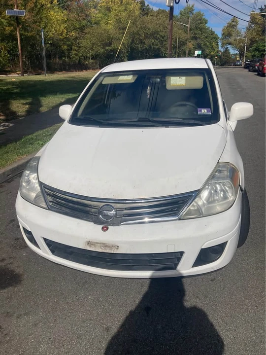 2011 Nissan Versa - Image 4 of 5