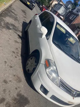 2011 Nissan Versa SV Hatchback 4D
