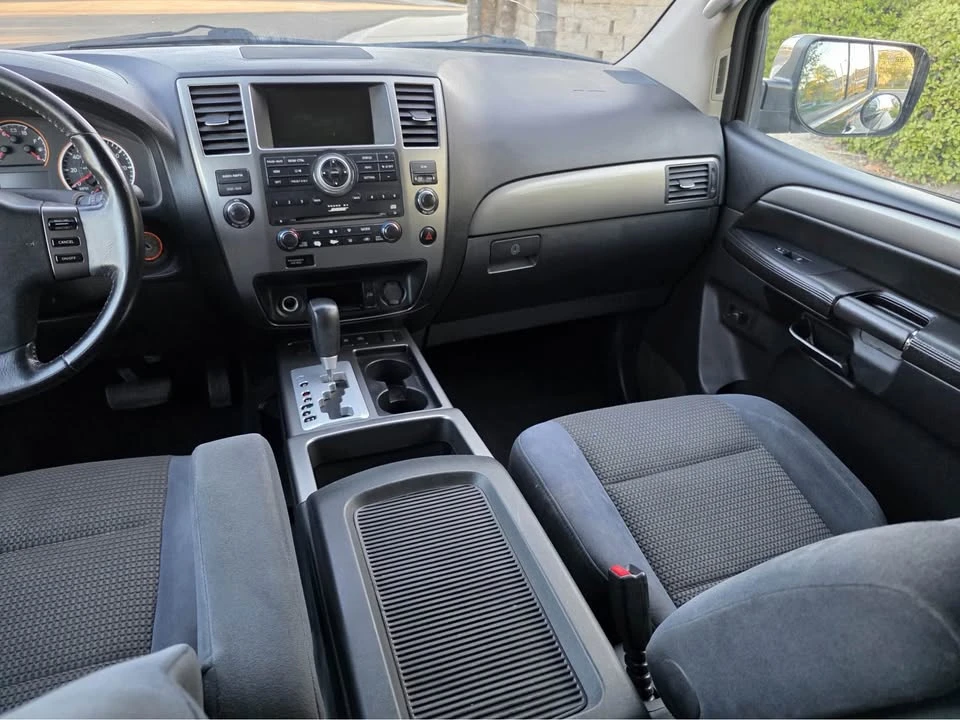 2011 Nissan Armada - Image 17 of 18