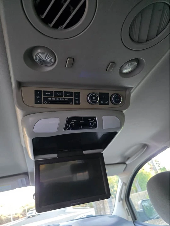 2011 Nissan Armada - Image 12 of 18
