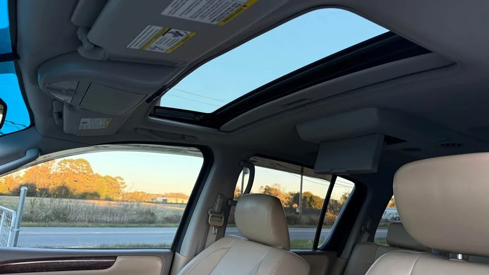 2011 Nissan Armada - Image 16 of 19