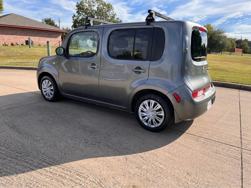 2011 Nissan Cube - Image 2 of 11