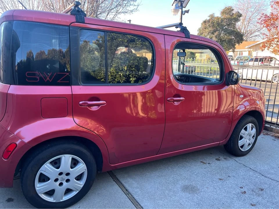 2011 Nissan Cube - Image 2 of 9