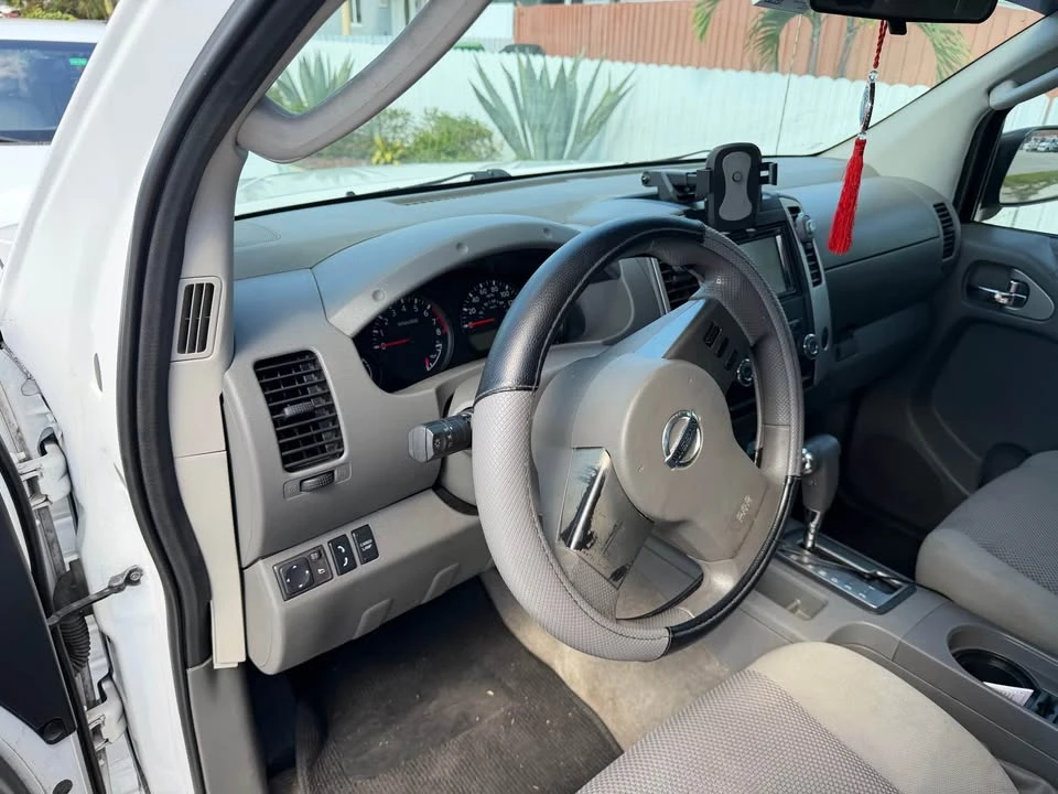 2011 Nissan Frontier 2nd Gen - Image 3 of 5