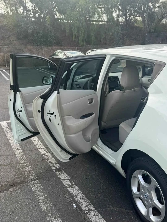 2011 Nissan Leaf - Image 7 of 12