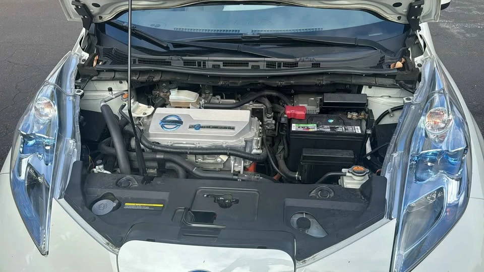 2011 Nissan Leaf - Image 9 of 12