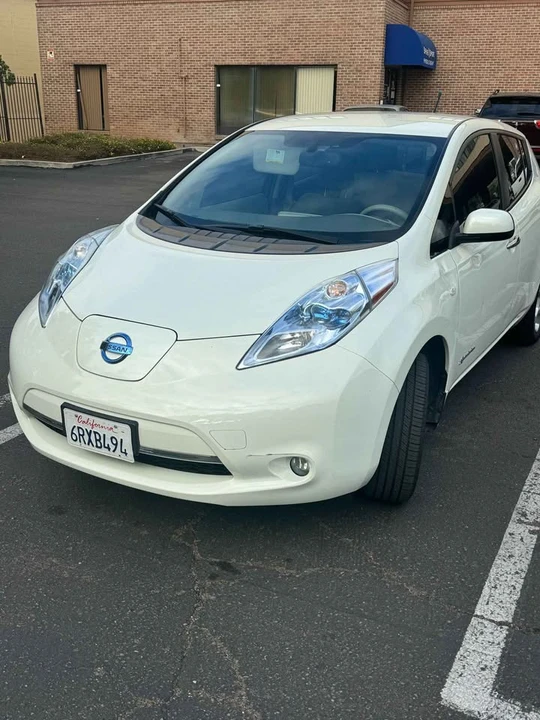 2011 Nissan Leaf - Image 2 of 12