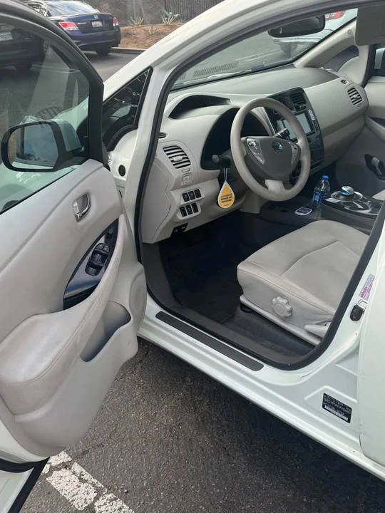 2011 Nissan Leaf - Image 10 of 15