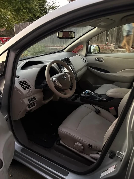 2011 Nissan Leaf - Image 6 of 12