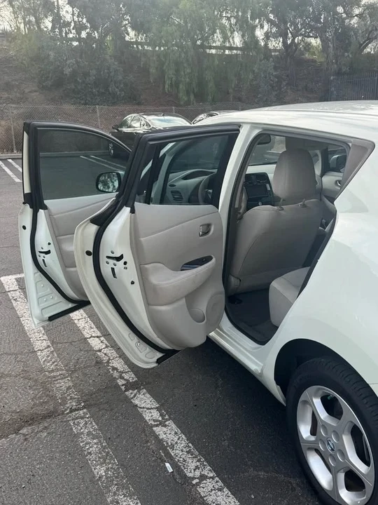 2011 Nissan Leaf - Image 9 of 15