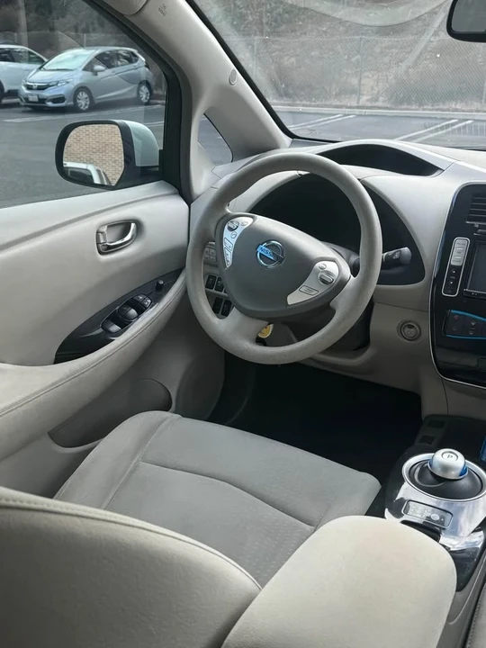 2011 Nissan Leaf - Image 8 of 15
