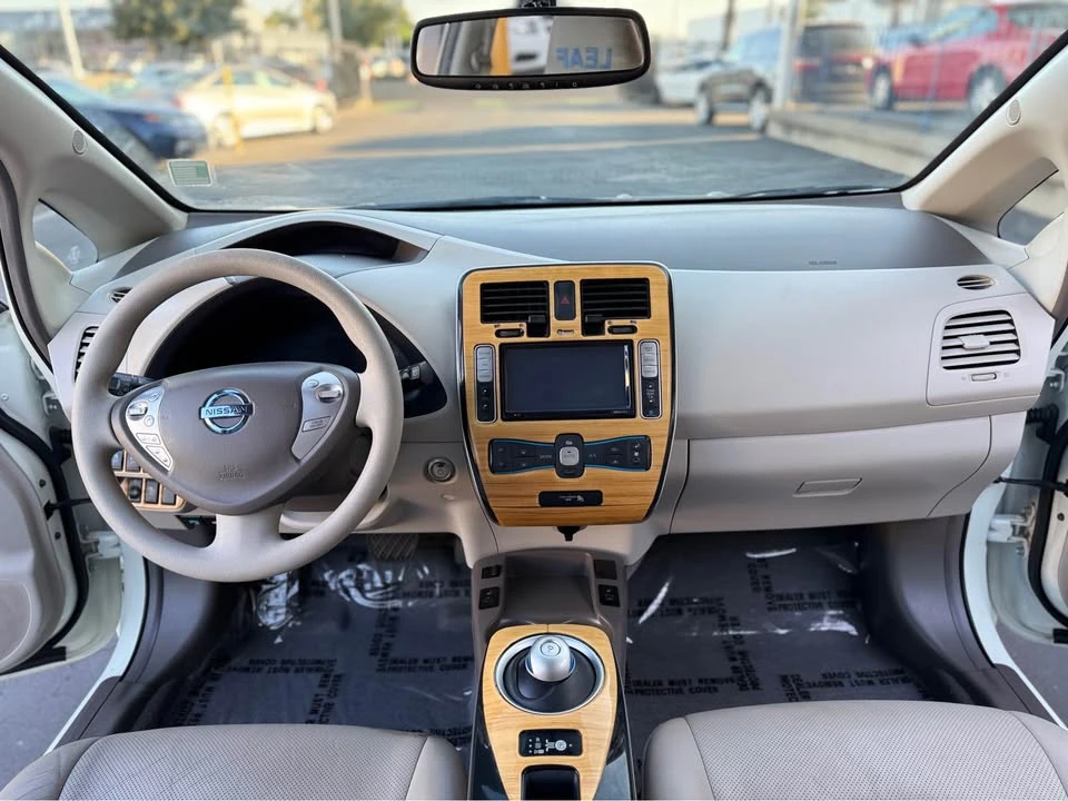 2011 Nissan Leaf - Image 15 of 16