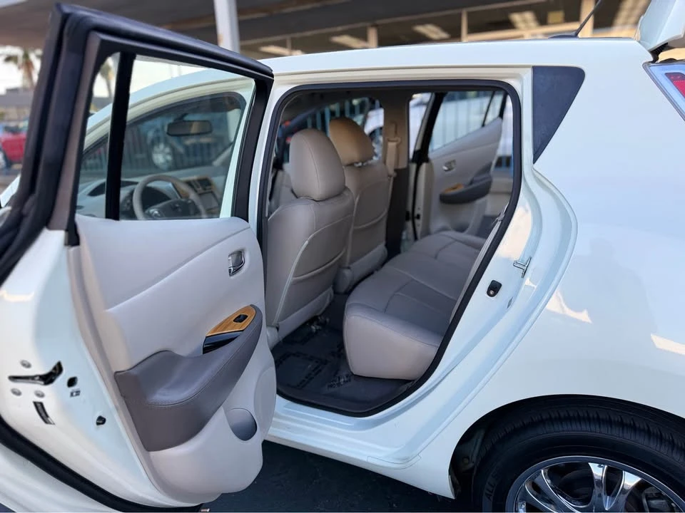 2011 Nissan Leaf - Image 11 of 16