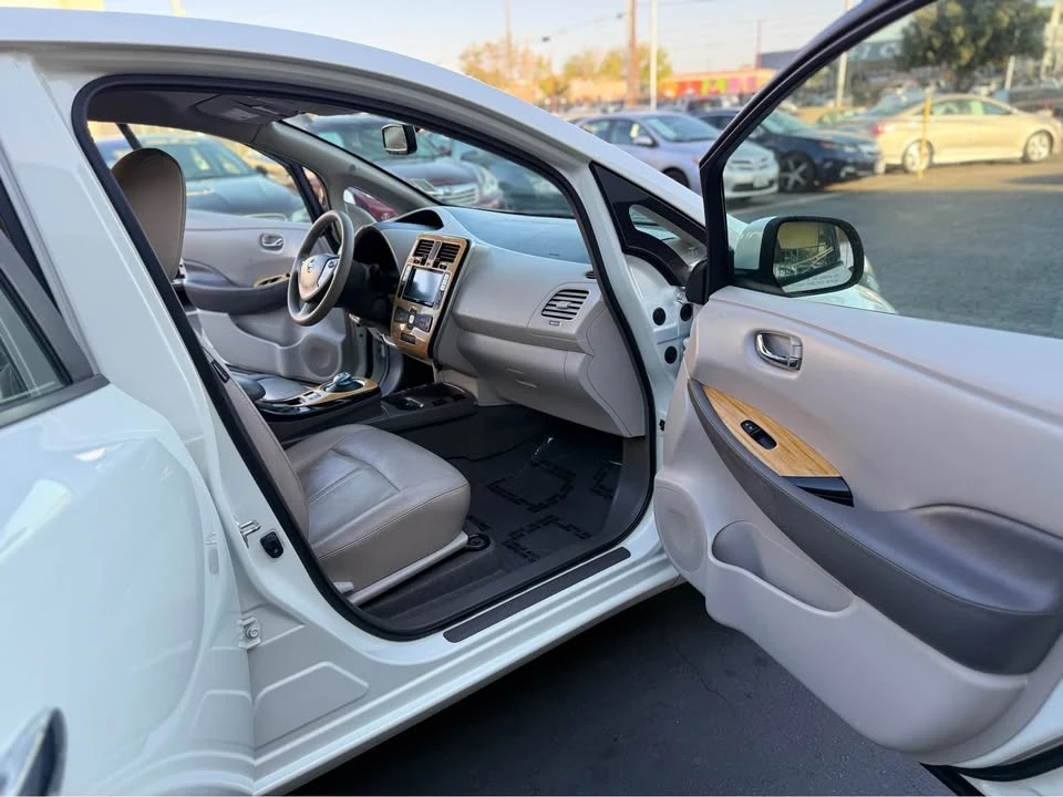 2011 Nissan Leaf - Image 14 of 16