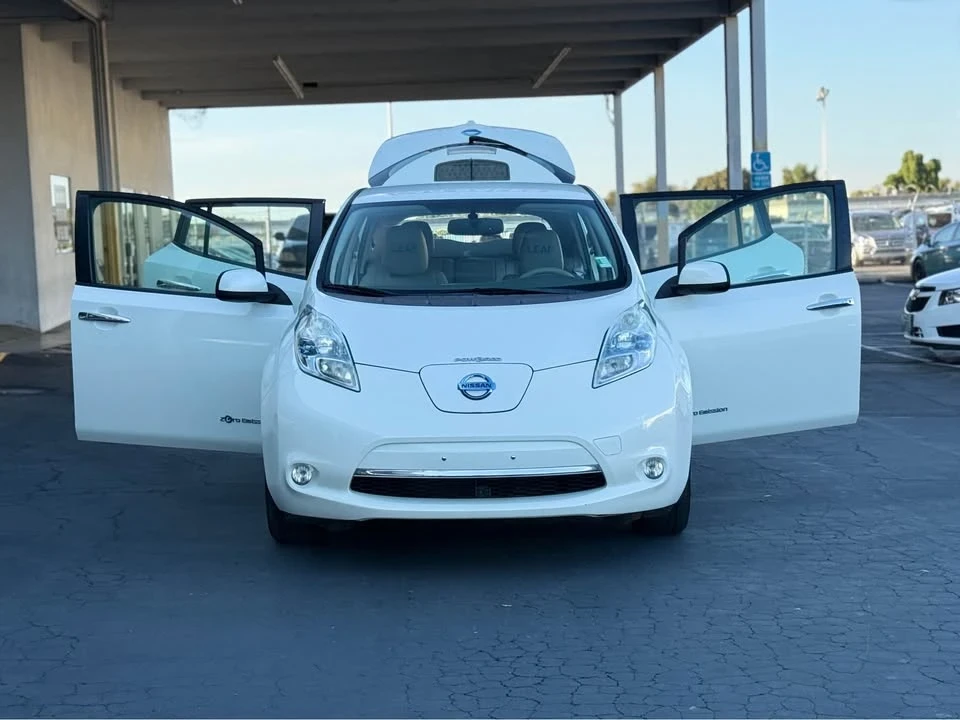 2011 Nissan Leaf - Image 8 of 16